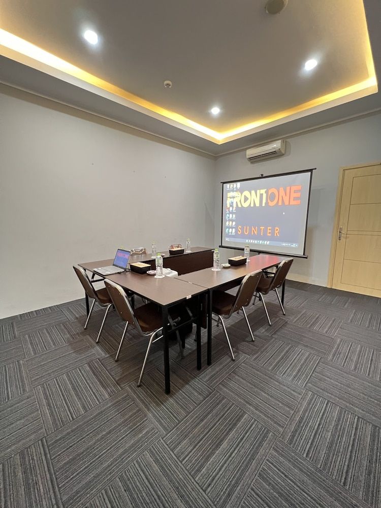 undefined Front One Cabin Sunter 3