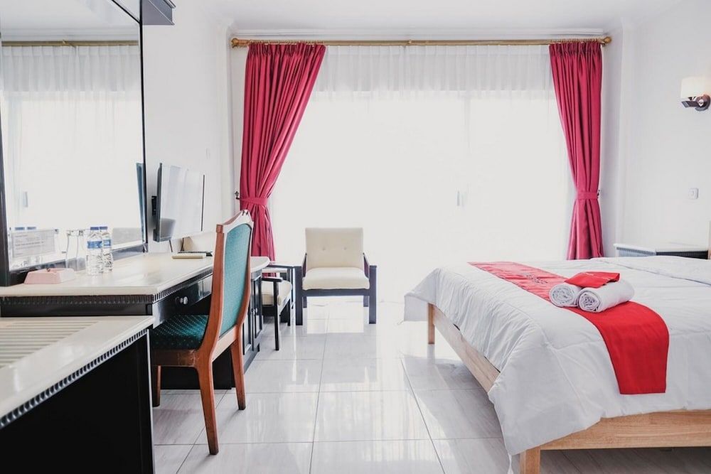 Double Room (RedDoorz)