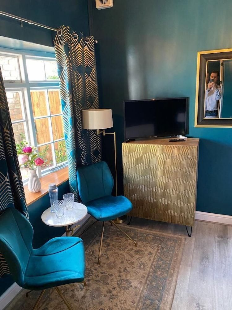 The Hole In The Wall Deluxe Double Room, 1 King Bed 7