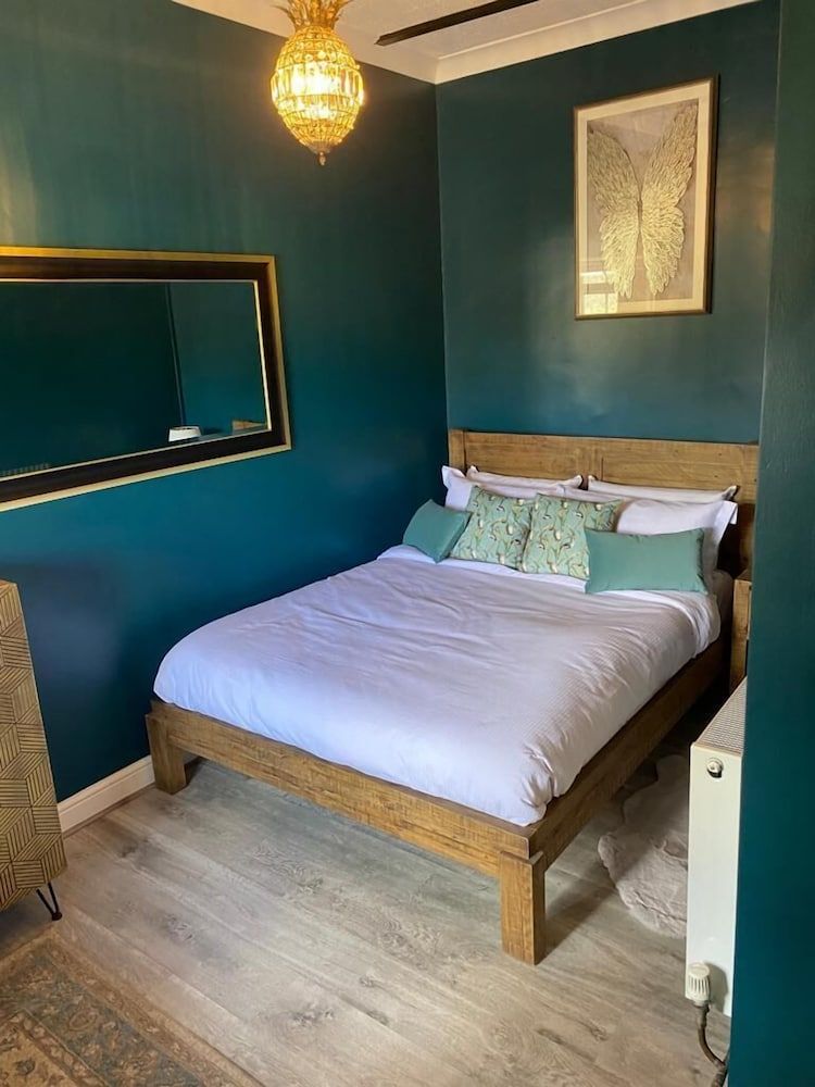 The Hole In The Wall Deluxe Double Room, 1 King Bed 3