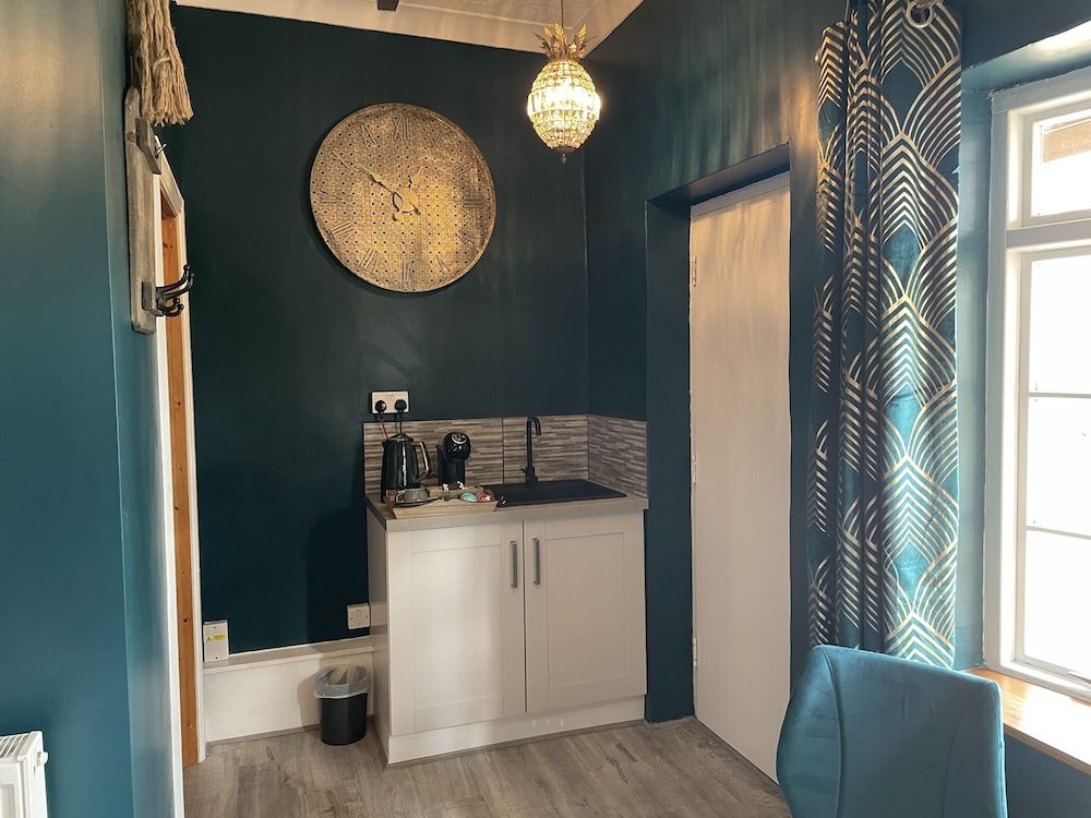 The Hole In The Wall Deluxe Double Room, 1 King Bed 6