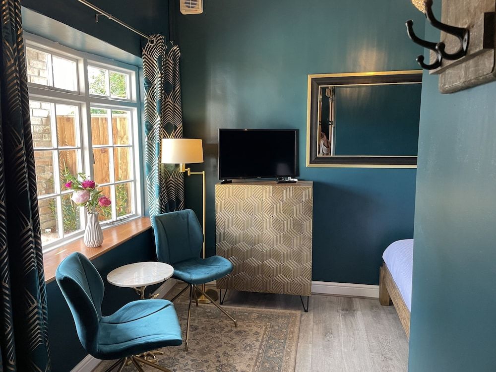 The Hole In The Wall Deluxe Double Room, 1 King Bed 10