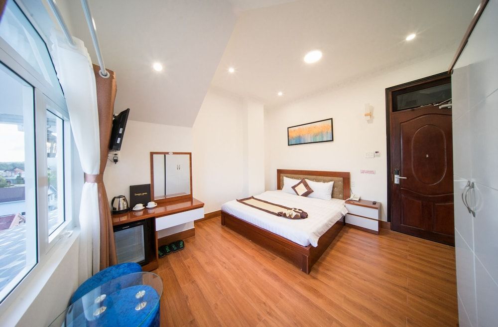 Deluxe Room with Window