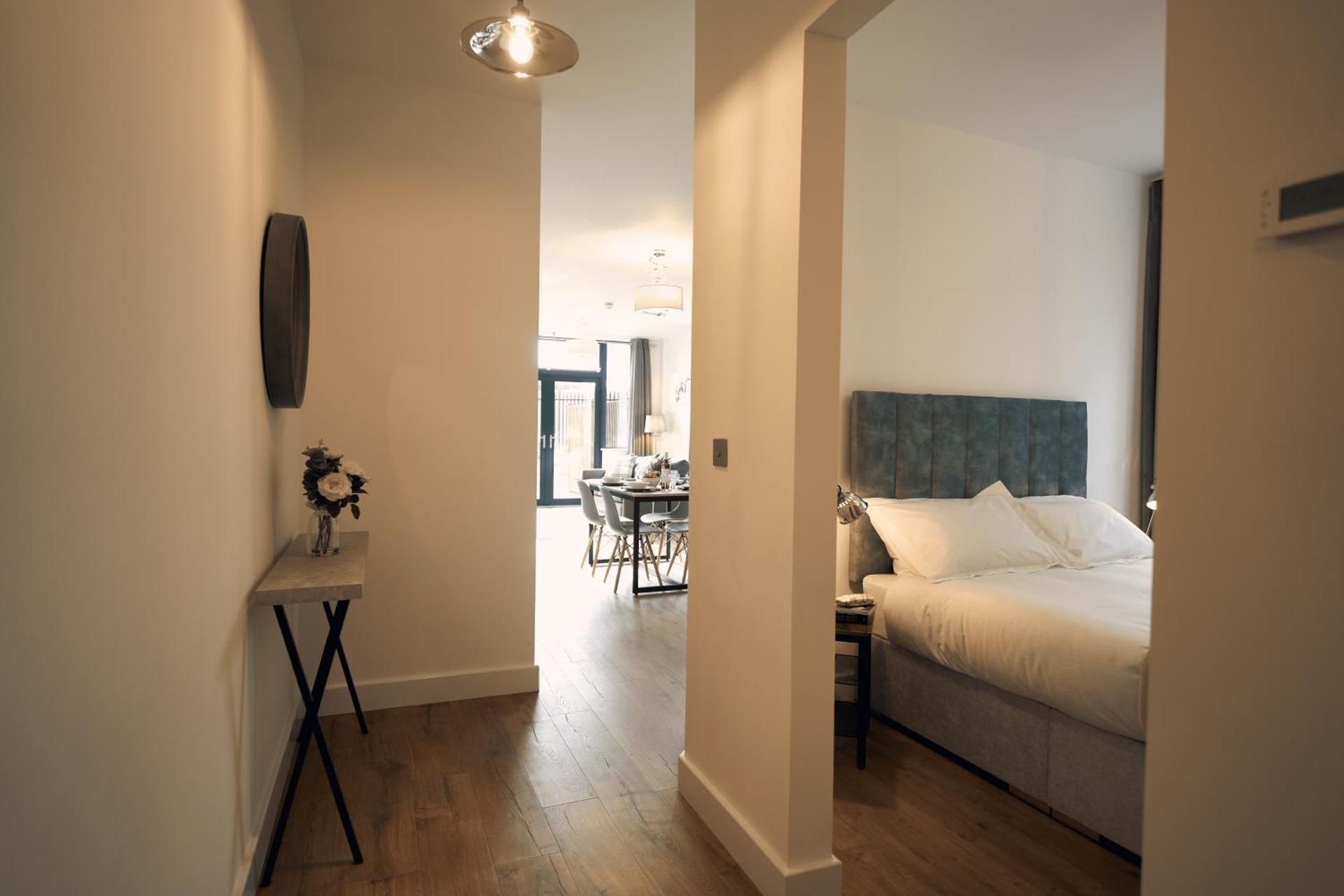 Deluxe One-Bedroom Apartment