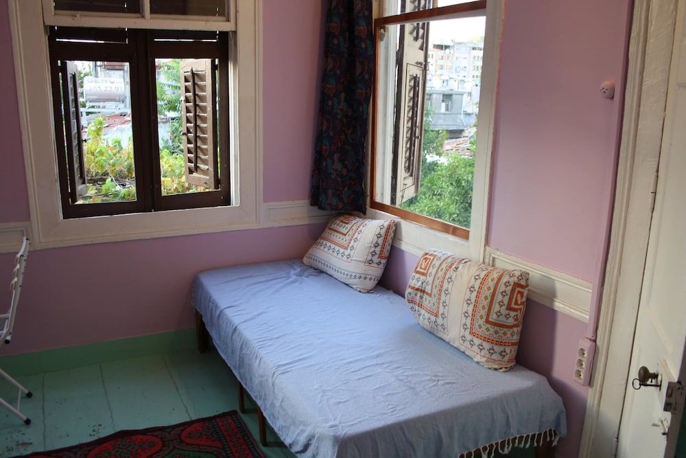 Lotus Garden Hostel Standard Room, Garden View 2