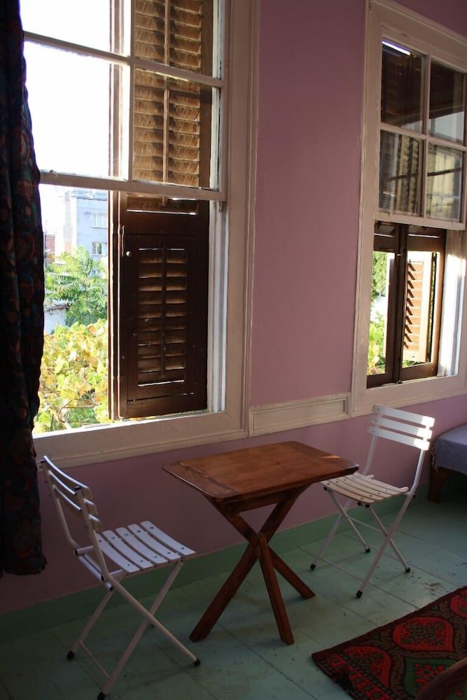 Lotus Garden Hostel Standard Room, Garden View 10