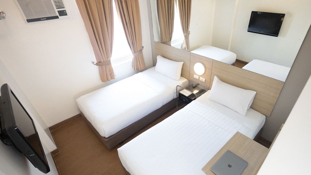 undefined Red Planet Makati Avenue Manila 6