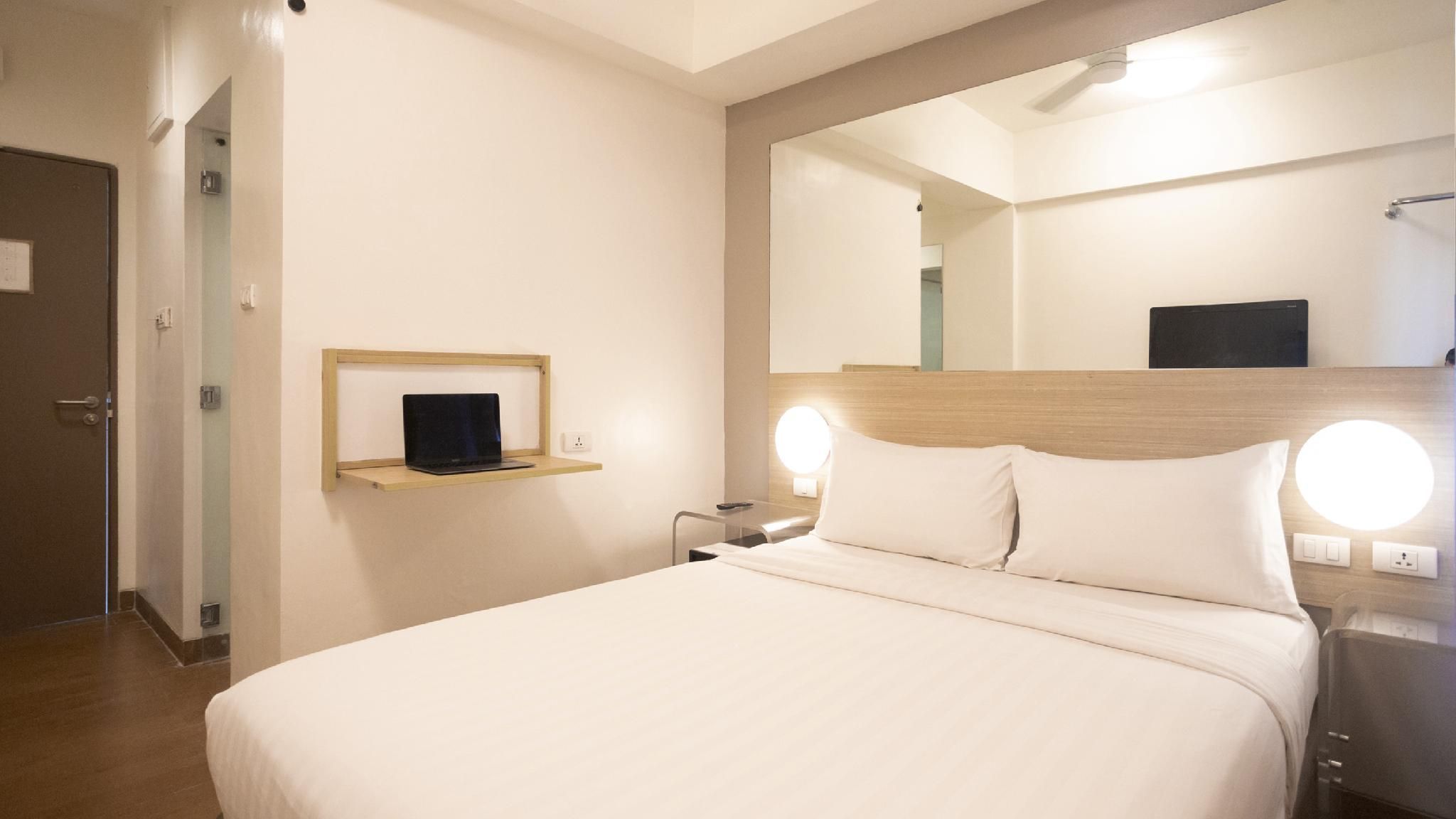Red Planet Makati Avenue Manila Double Room