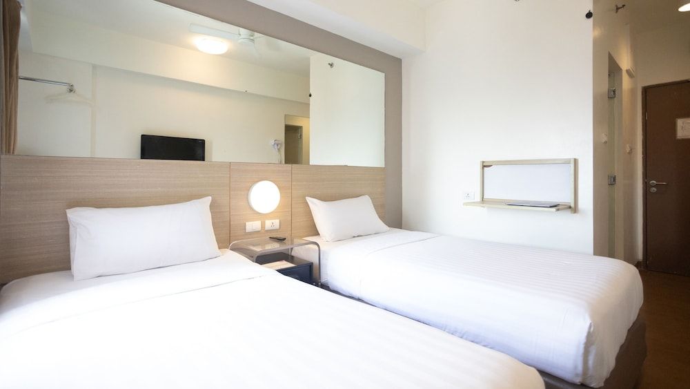 undefined Red Planet Makati Avenue Manila 8