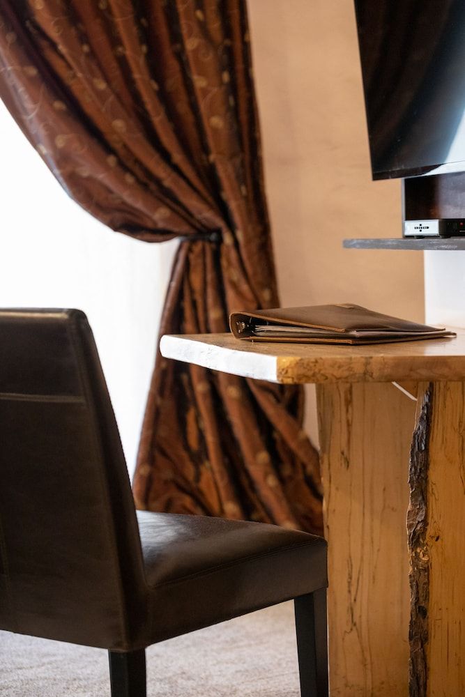 Makanda Inn Luxury Suite, 1 King Bed, Non Smoking, Resort View (Suite 1) 6