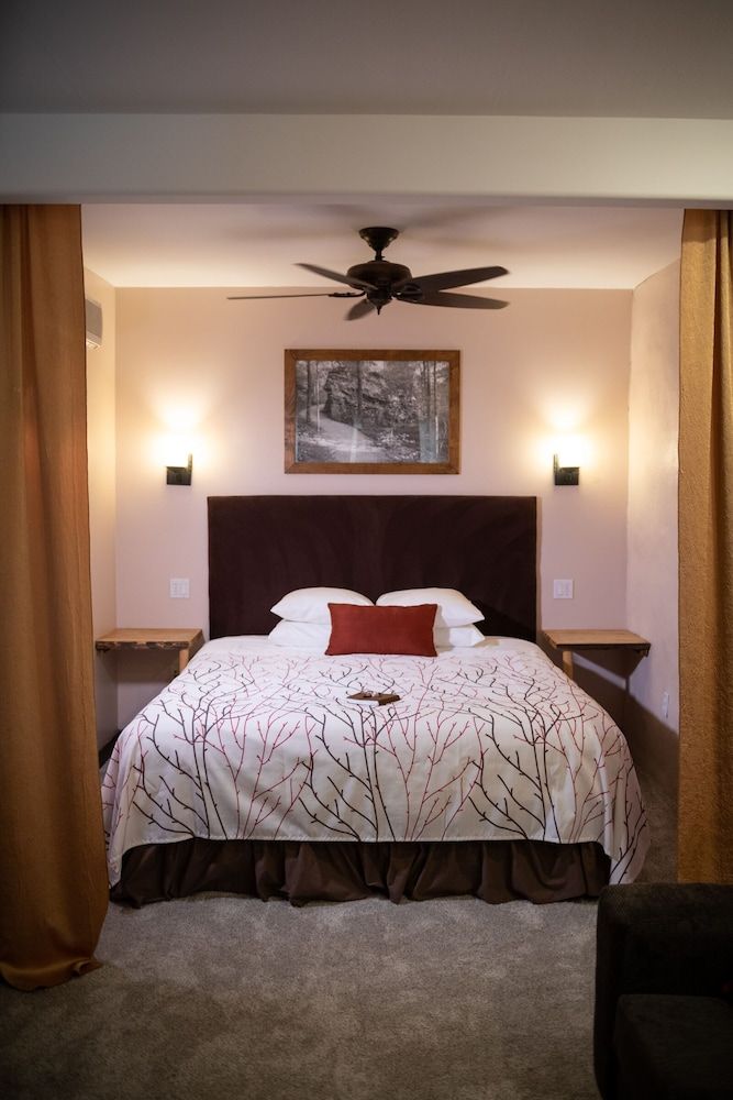 Makanda Inn Luxury Suite, 1 King Bed, Non Smoking, Resort View (Suite 1)