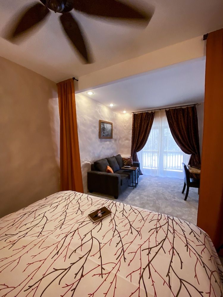 Makanda Inn Luxury Suite, 1 King Bed, Non Smoking, Resort View (Suite 1) 2