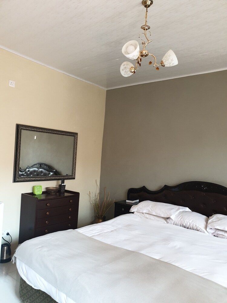 Jedidiah Guest House Deluxe Double or Twin Room 3