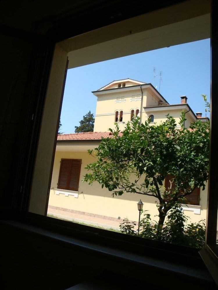 Villa Anita Twin Room, 3 Twin Beds, Garden View 5