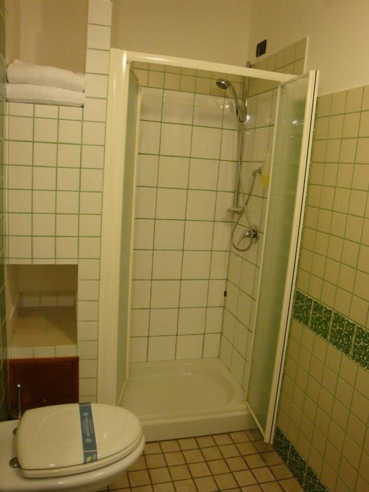 Villa Anita Twin Room, 3 Twin Beds, Garden View 6