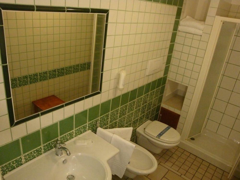 Villa Anita Twin Room, 3 Twin Beds, Garden View 7