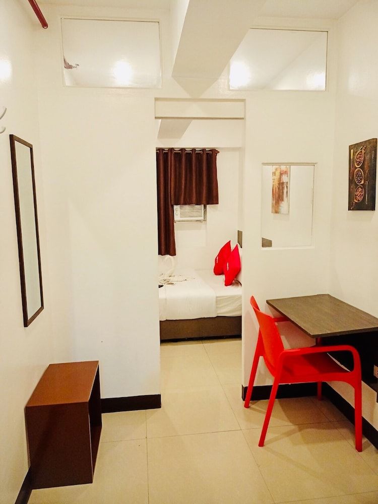 undefined OYO 888 City Stay Inns Fortview BGC 9