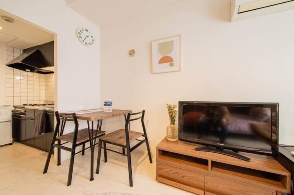 Purple Double Room, Non Smoking 9