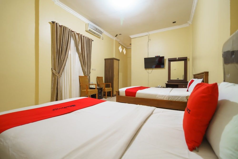 Triple Room (RedDoorz)
