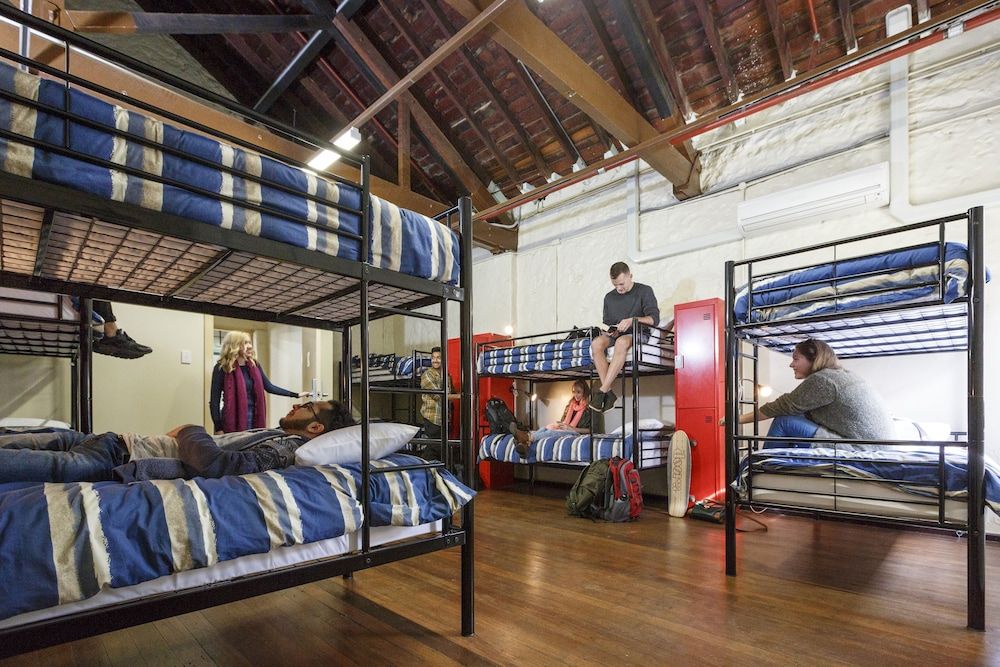 10 Share Mixed Dorm