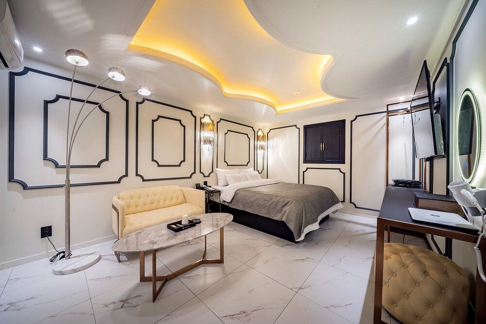 undefined The Gray Hotel