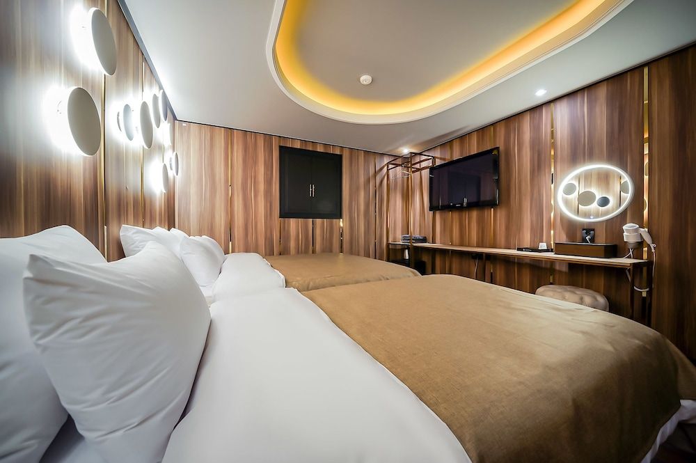 undefined The Gray Hotel 4