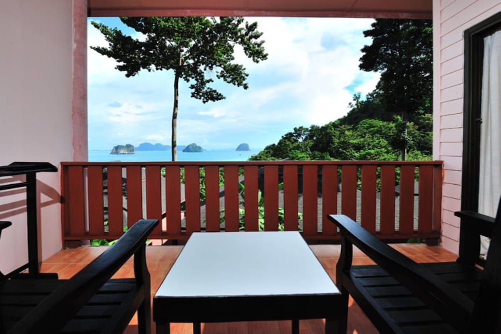 Suite, Sea View