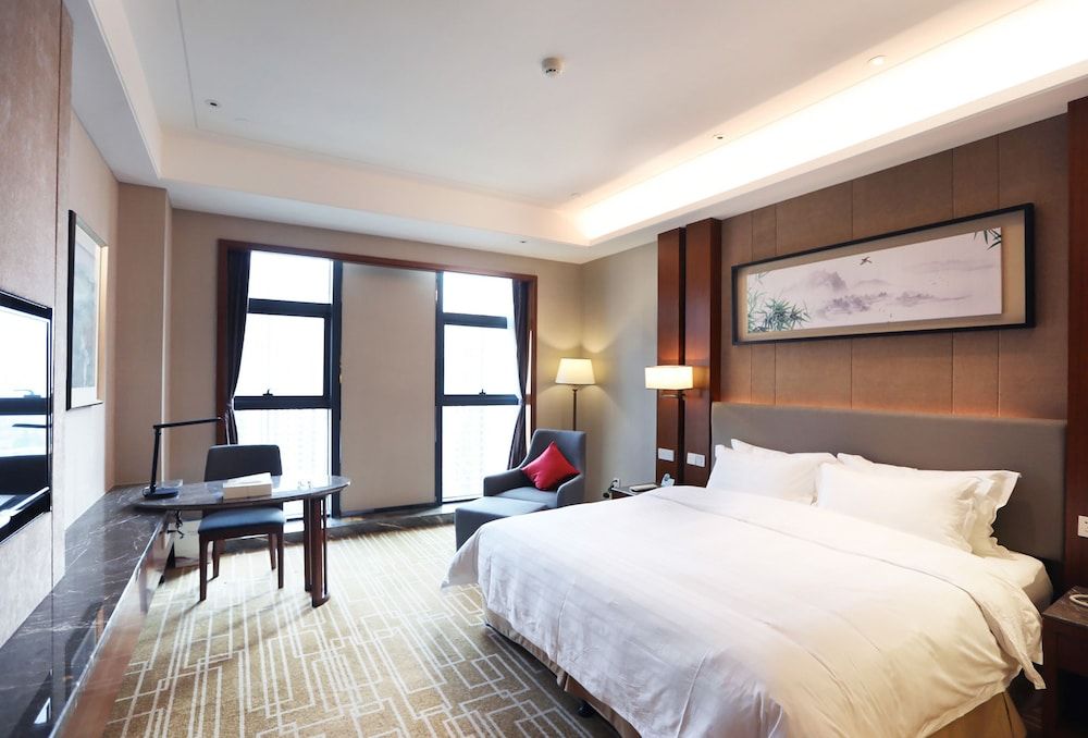Superior Room, 1 King Bed, Smoking