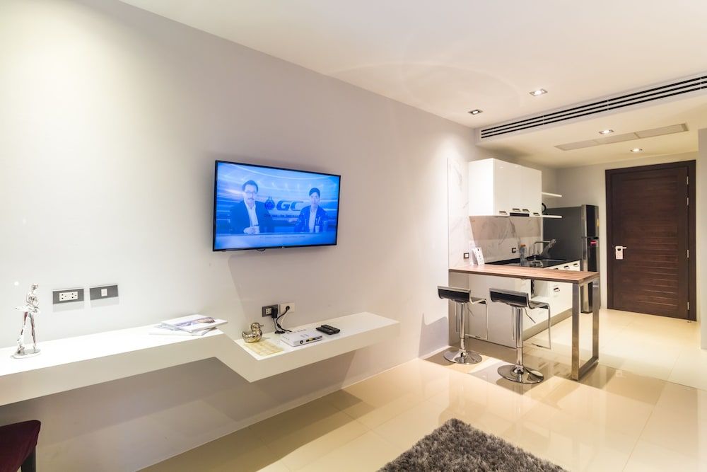 Emerald Terrace by Lofty Classic Studio, Pool View (420) 10