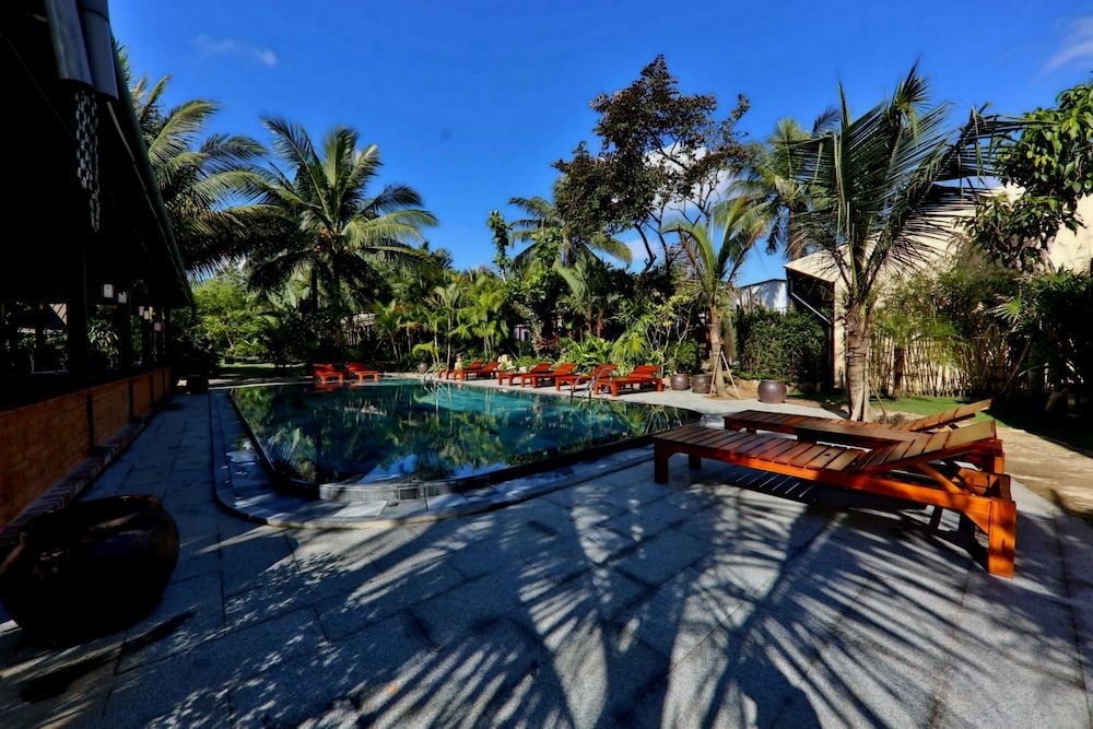 La Paloma Resort Bungalow, Balcony, Pool View 5