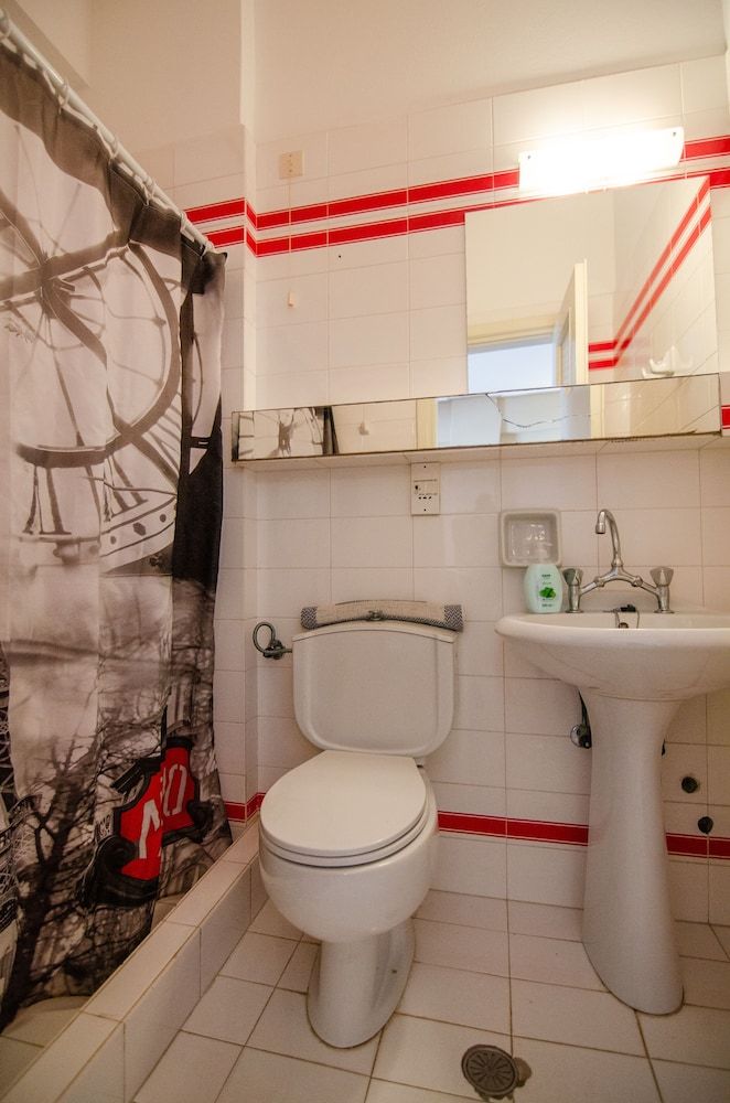 Almira Inn Standard Triple Room, 3 Twin Beds, Courtyard View 4