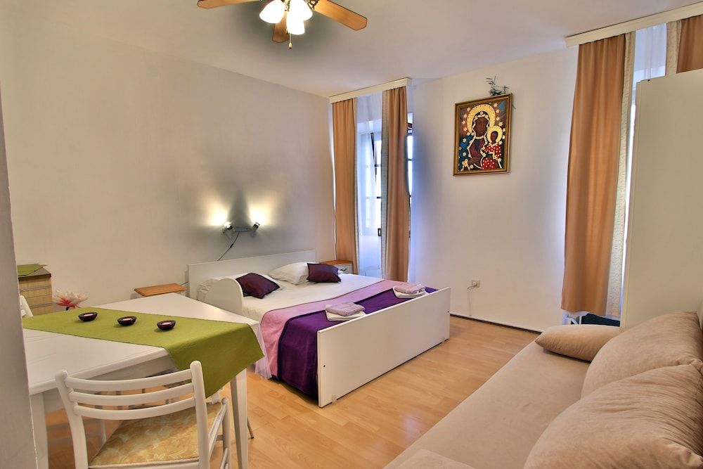 Studio (Apartment 2)
