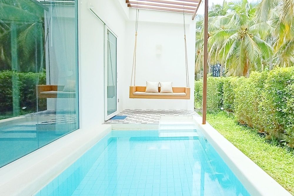 Resto Sea Resort Deluxe Pool Villa 7