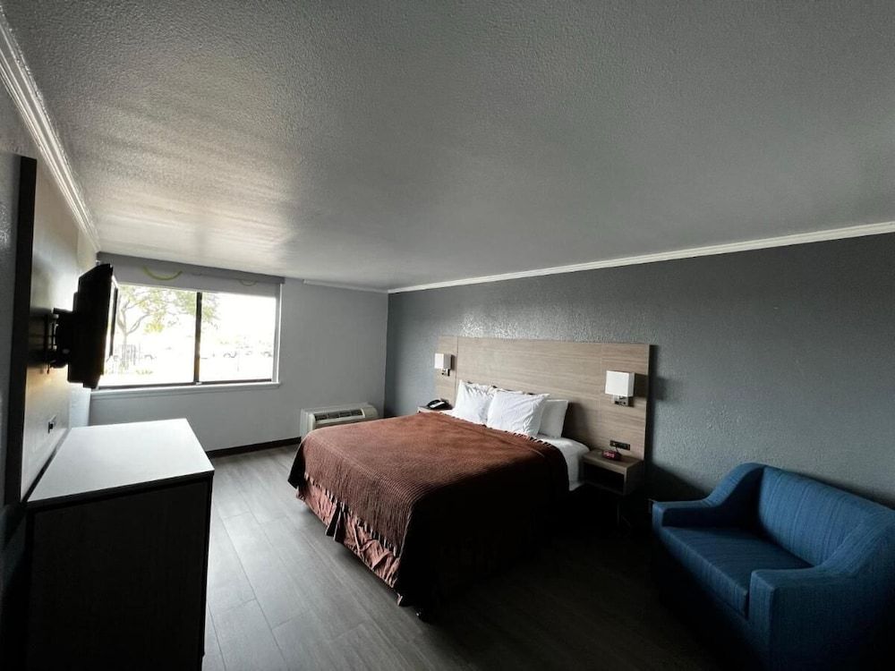 Room, 1 King Bed, Non Smoking