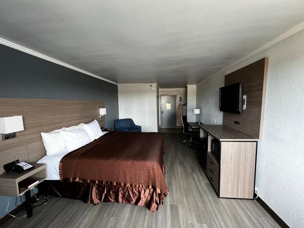 Room, 1 King Bed, Accessible, Non Smoking (Tub with Grab Bars)