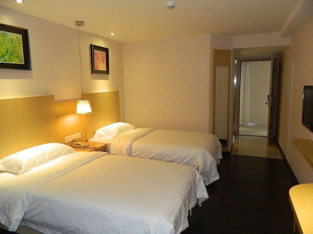 undefined Sealy Hotel 9