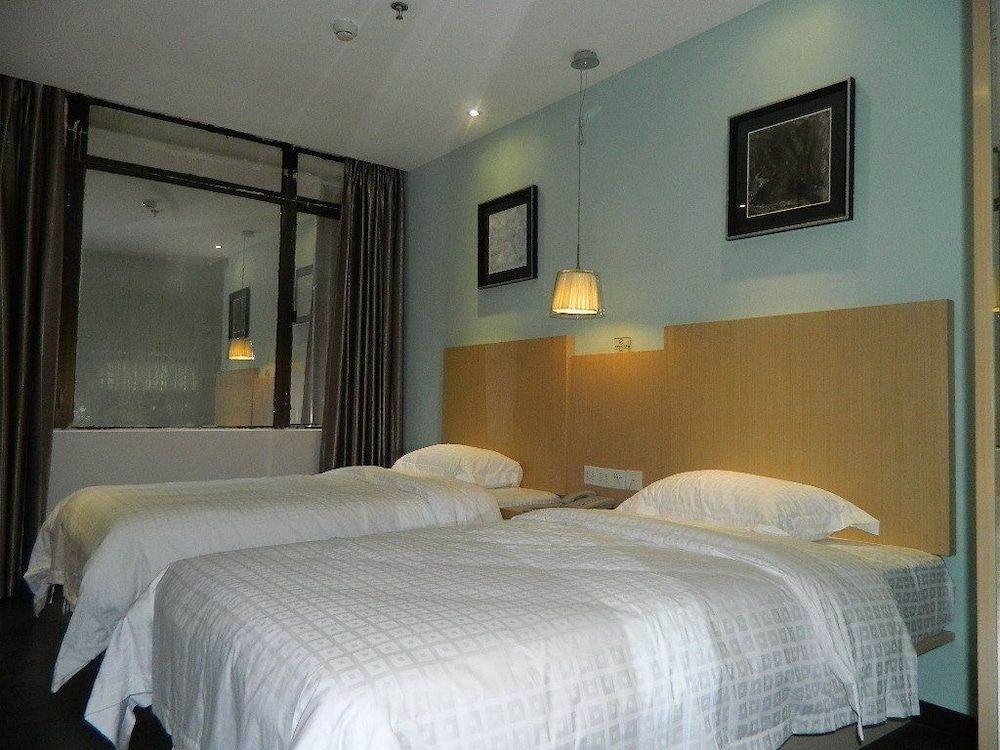 undefined Sealy Hotel 6