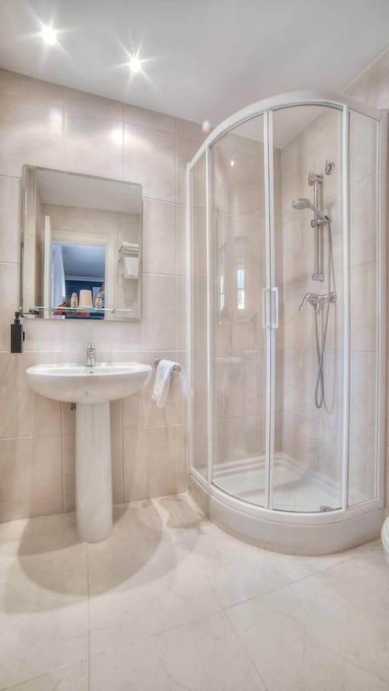 Pura Vida Pirineos Single Room 3