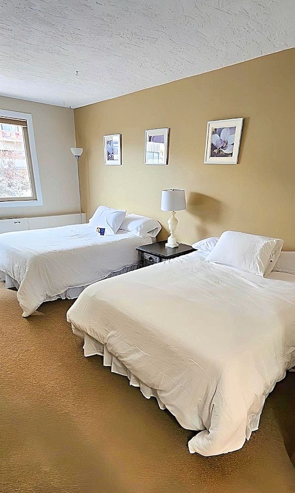 The Medicine Hat Villa Comfort Room, 2 Queen Beds