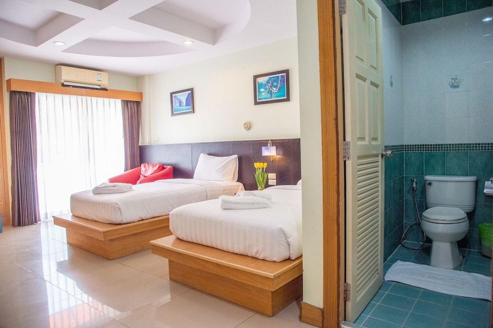 Patong Eyes Hotel Superior Twin Room, 2 Twin Beds, Partial Ocean View 2