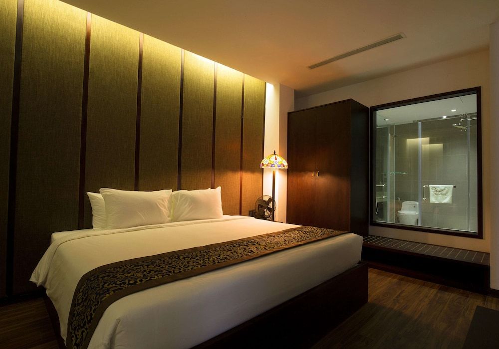 Dong Duong Hotel Deluxe Double Room
