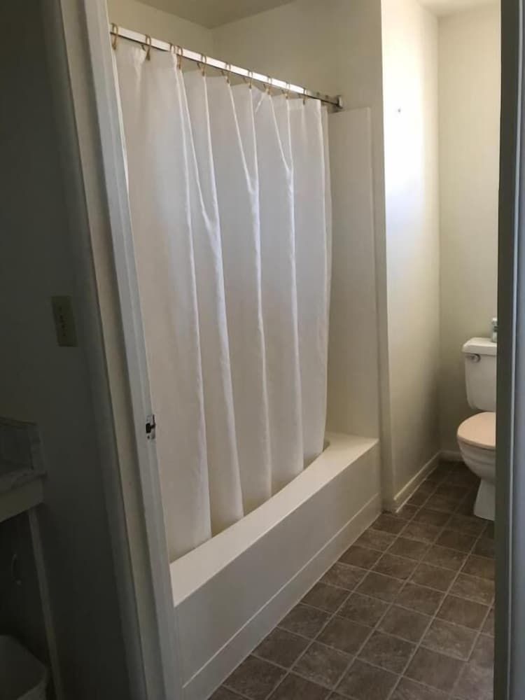 66 Motel Deluxe Triple Room 3