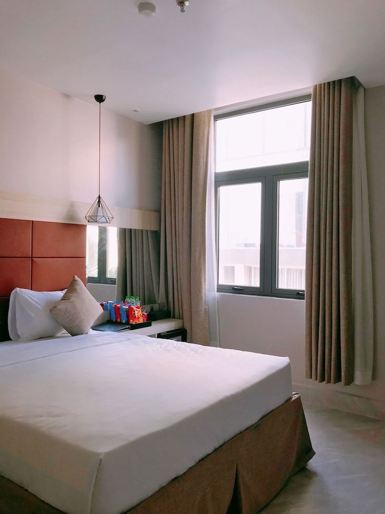 undefined Holiday 2 Hotel 10