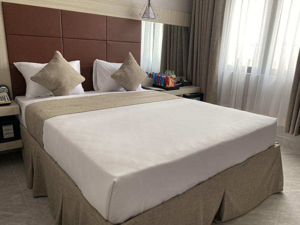 undefined Holiday 2 Hotel 3