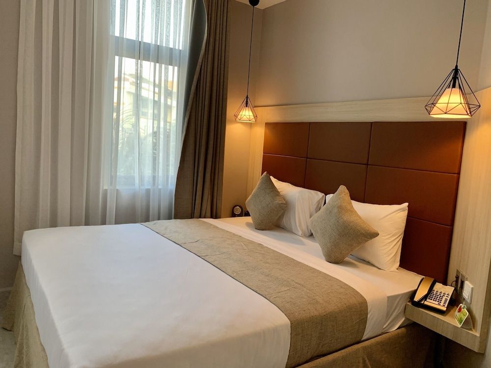 undefined Holiday 2 Hotel 5