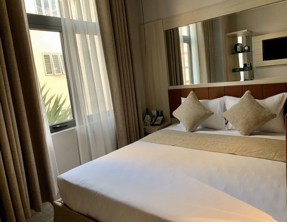 undefined Holiday 2 Hotel 9