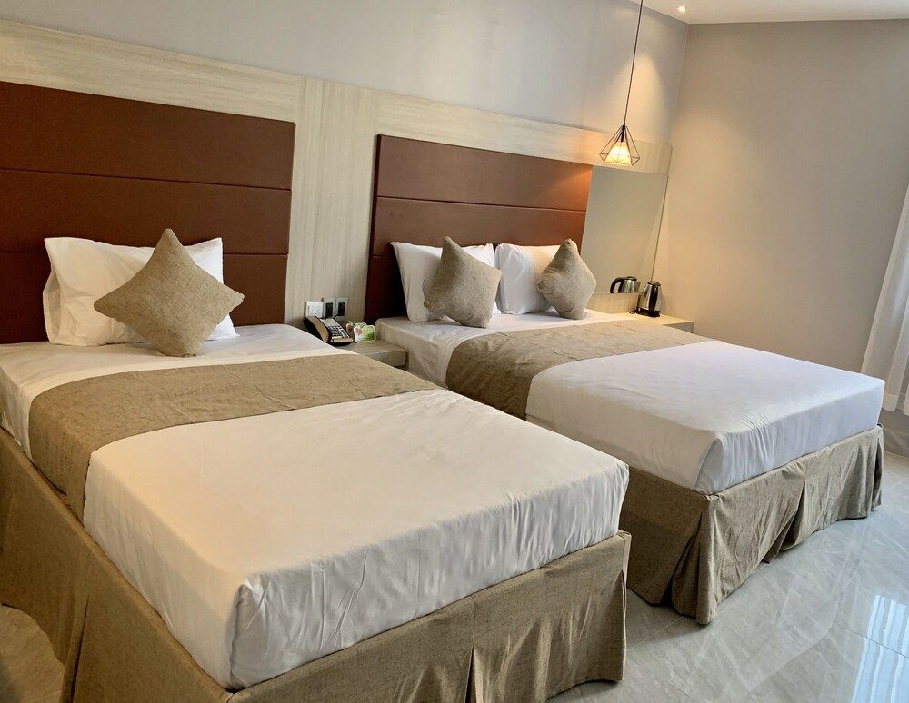 undefined Holiday 2 Hotel 2