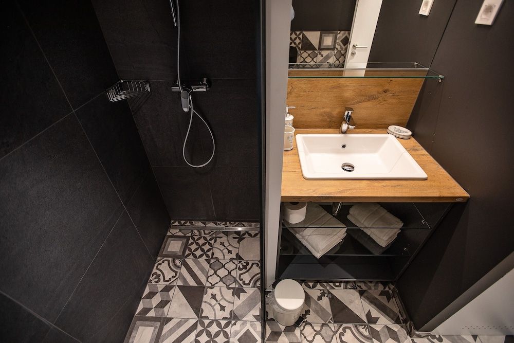 Postcard City Apartments Design Apartment, 1 Bedroom (2) 3