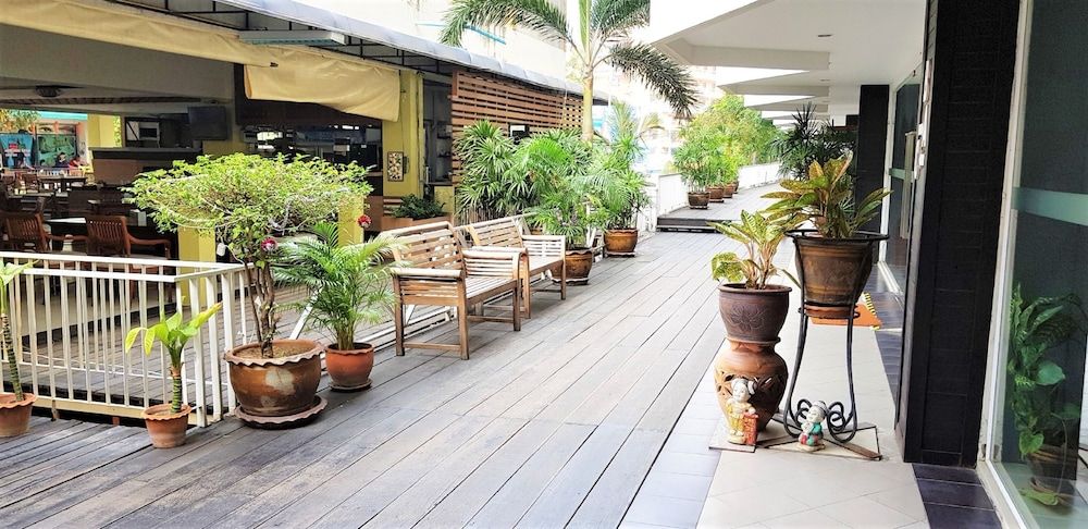 undefined Jomtien Plaza Residence With sea View, spa Shower Bath tub 10