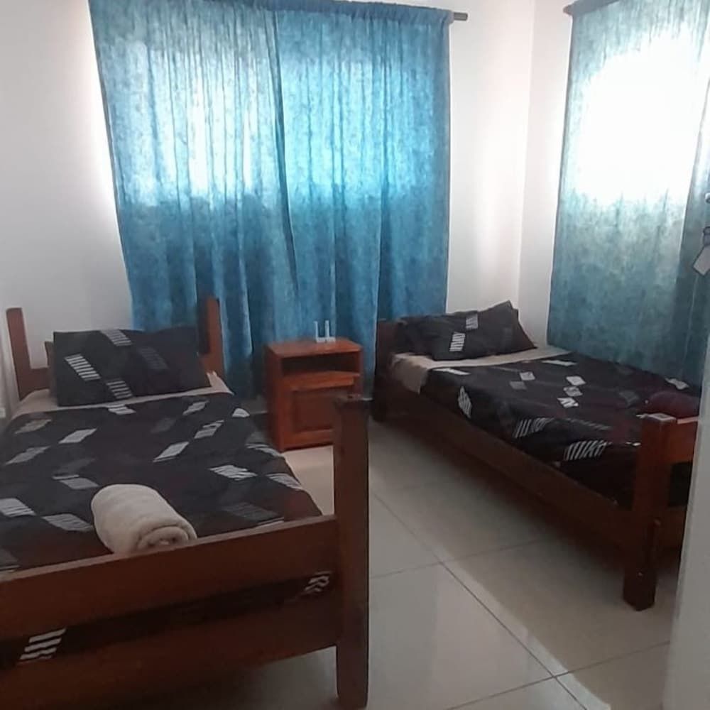 Umkomaas Lodge Basic Triple Room 3